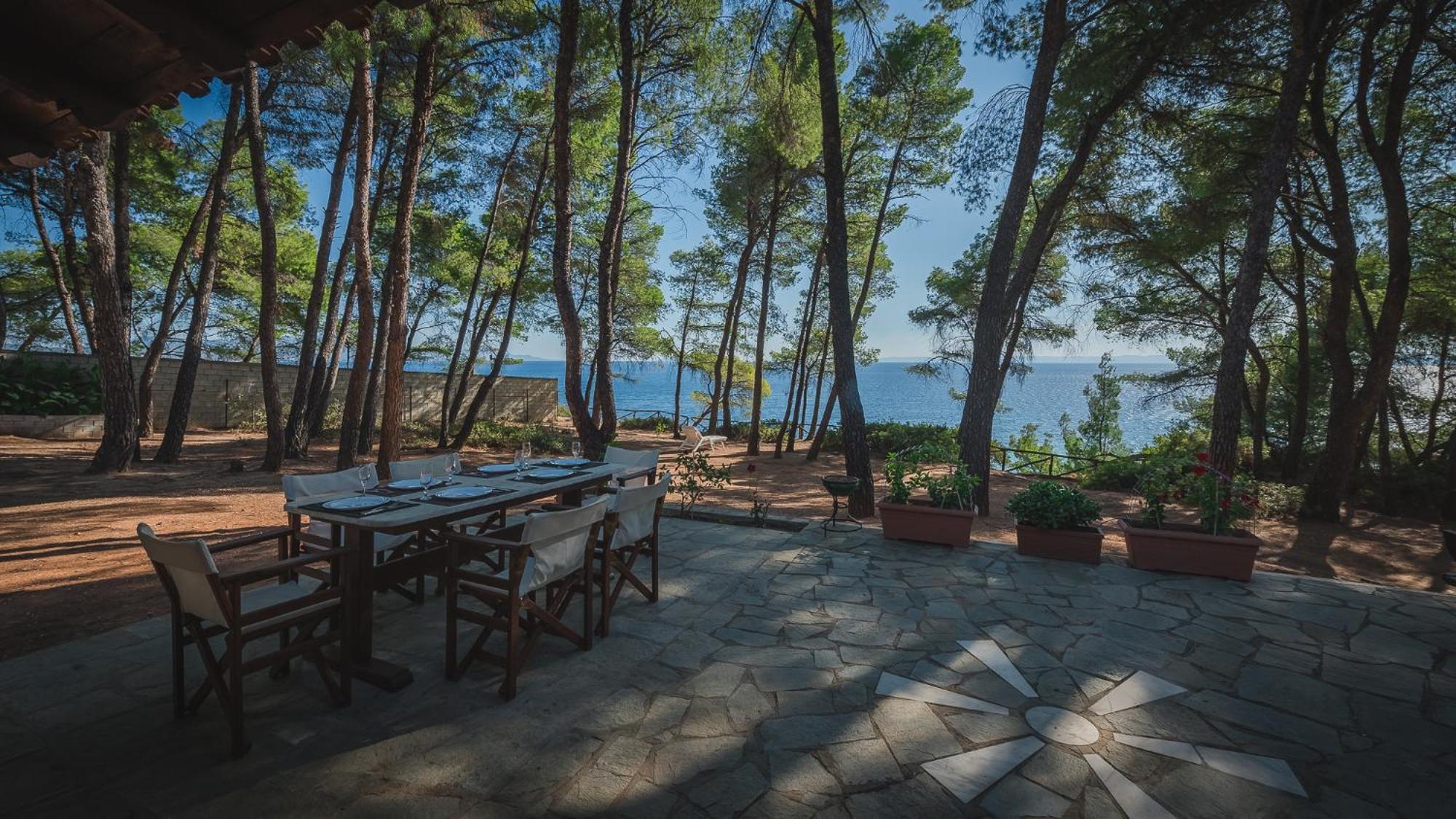 Squirrel Beach Front Villa, Metamorfosi Exterior photo