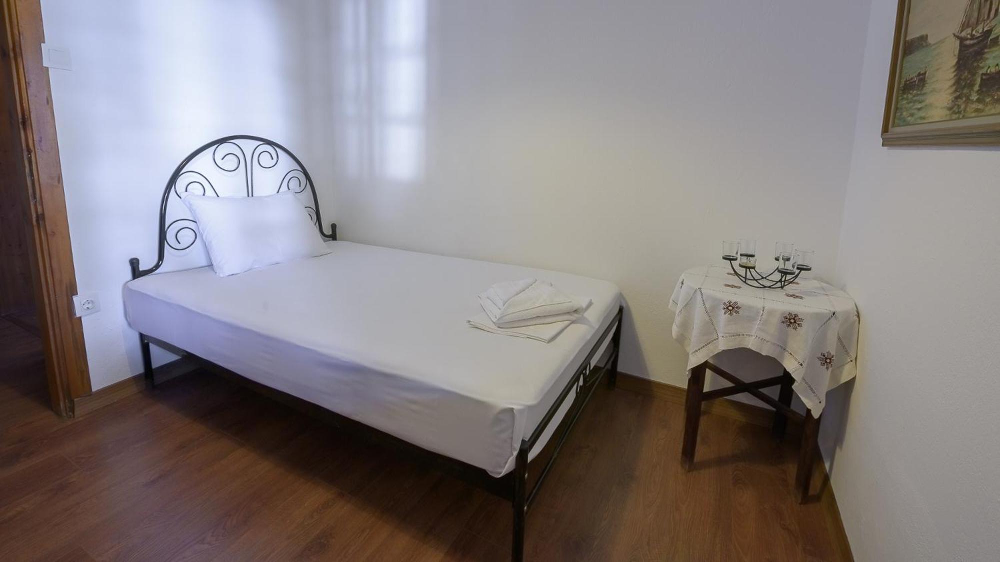 Squirrel Beach Front Villa, Metamorfosi Exterior photo